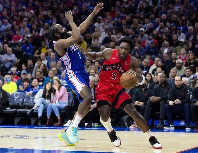 永远不要以为自己已经稳了， 库里以为绝杀了，没想到被詹姆斯反绝杀！