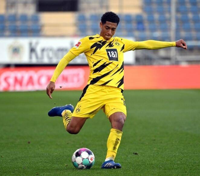 《球场冠名权：从大通银行到甲骨文，资本在球场上的博弈》