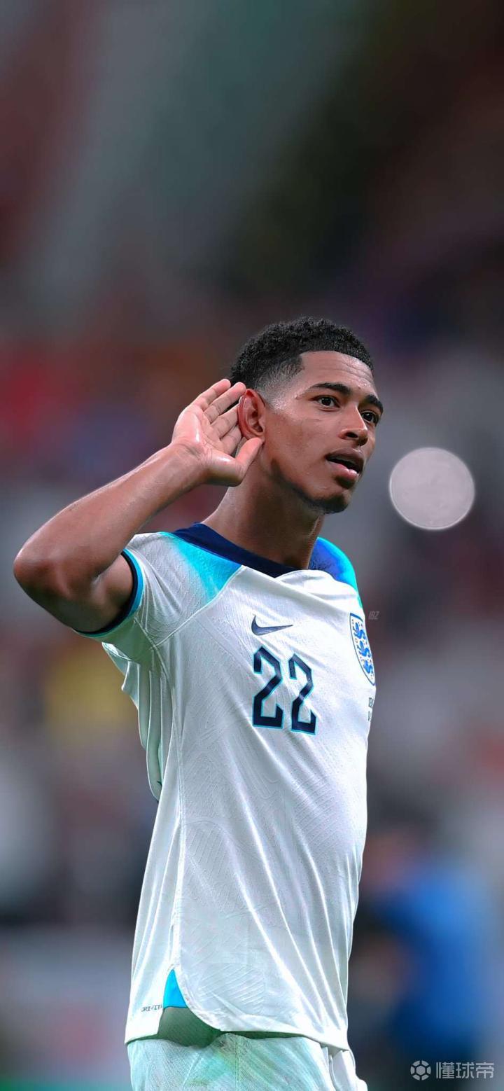 ＂曼联气炸？被英超盲哨坑惨！对手禁区内4次疑似手球未判，锁喉仅黄牌