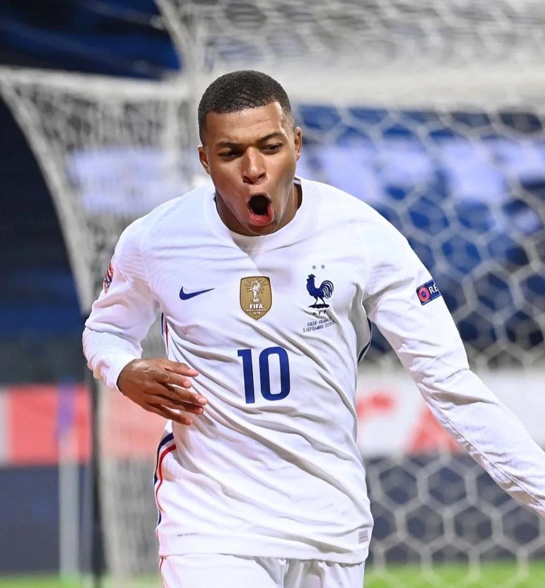 利物浦欧冠大名单：萨拉赫缺阵！范戴克领衔，维尔茨在列