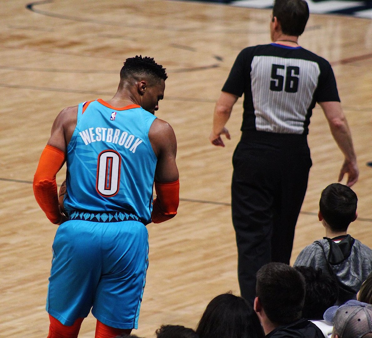 中超-冯劲补射莱昂纳多压哨破门 海港2-0亚泰两连胜