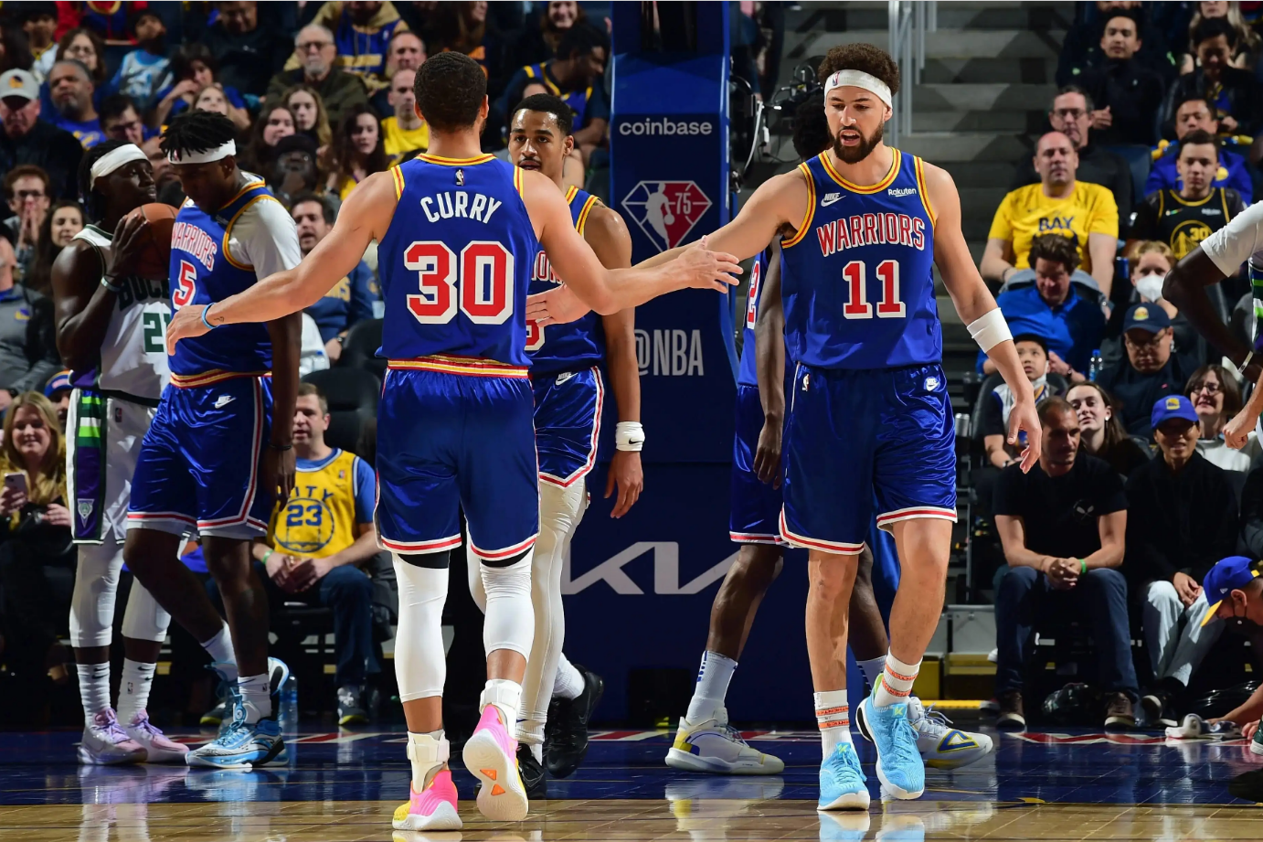 火箭队史助攻王（4402次），效力13年全部献给火箭。