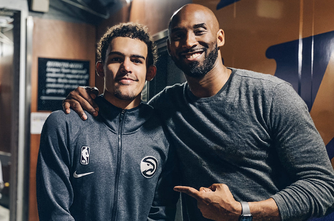 飞起来了！美国高中球员这波操作太秀了！