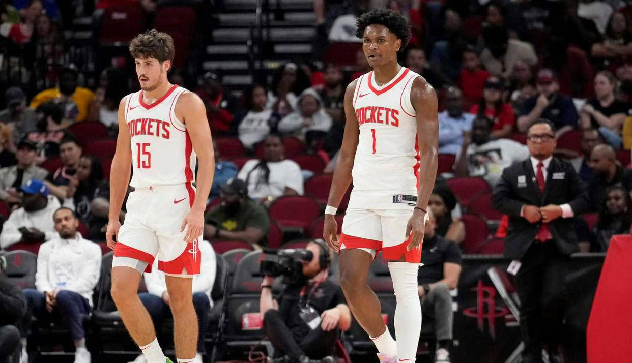 穆斯卡特获赠定制竹刻画像，印有本人形象和冠军奖杯