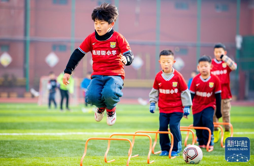 欧冠综合：巴黎“点杀”利物浦晋级八强