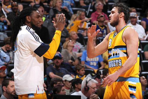 被东契奇吐槽太滑！队记：湖人今天将不会使用NBA杯专用地板