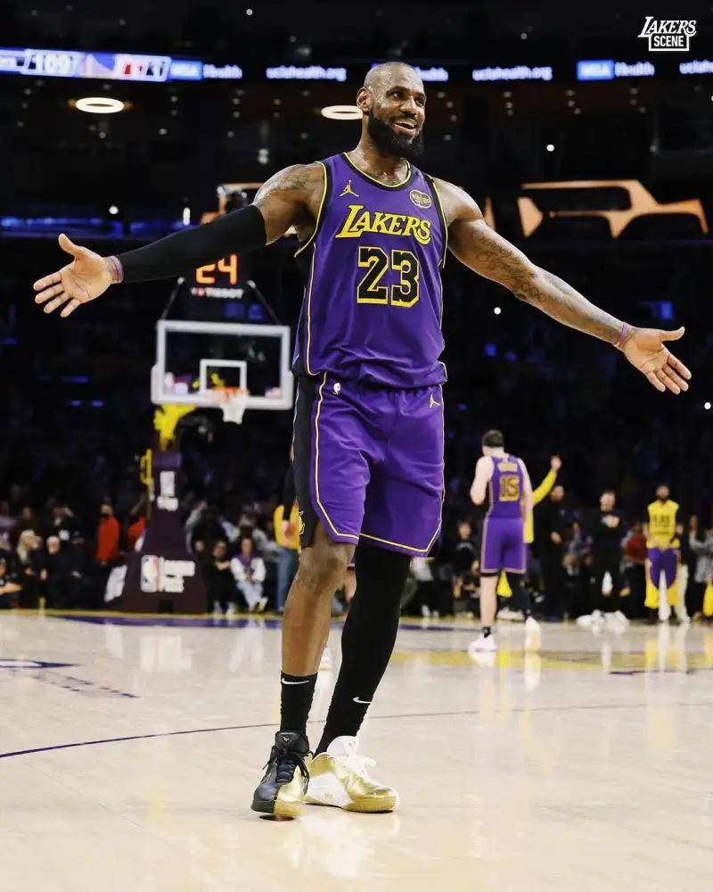 布伦森38分尼克斯力克76人 老鹰送公牛3连败