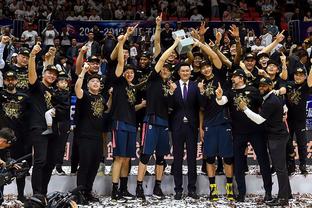 降维打击！深圳外援史密斯暴砍41分10助攻并上演准绝杀